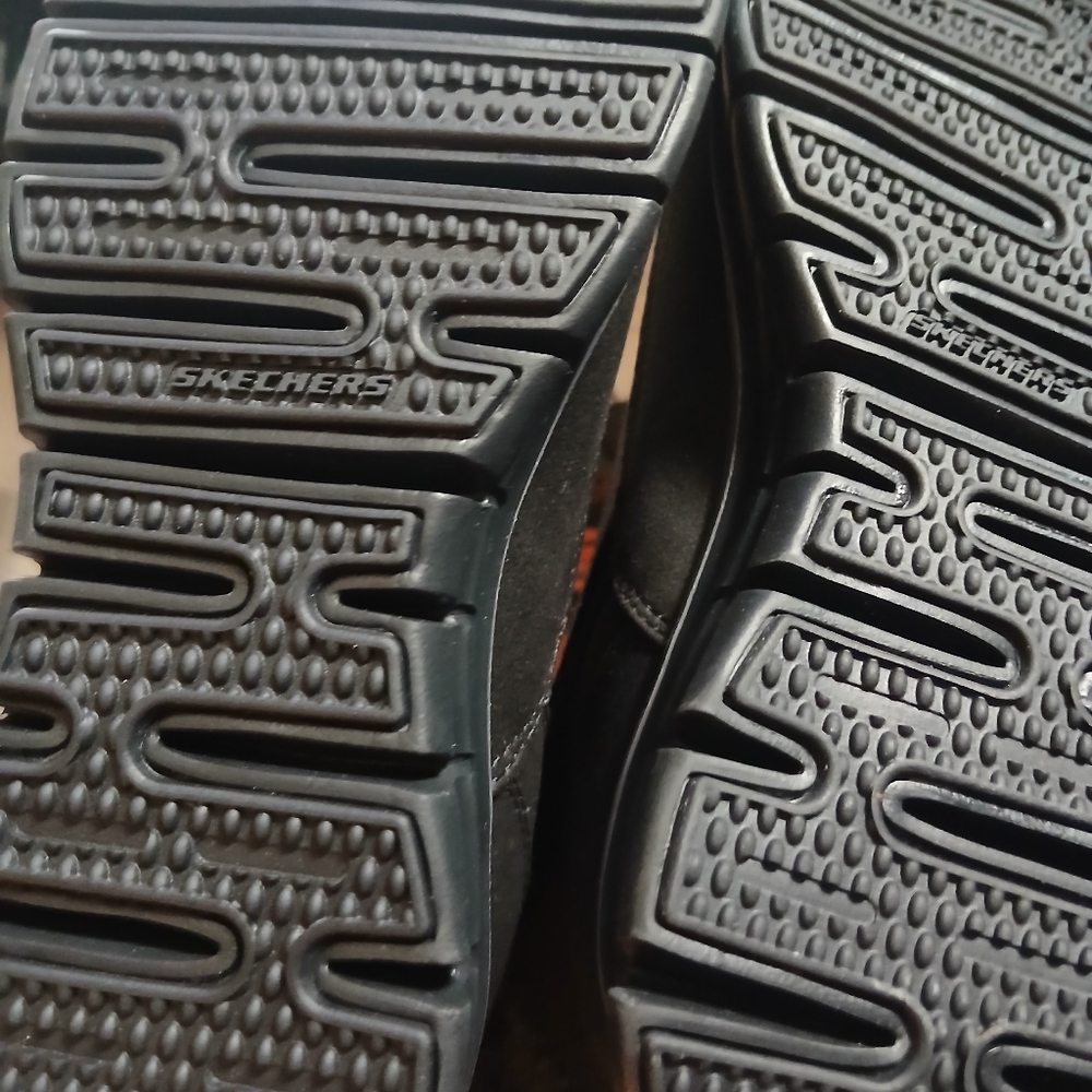 Skechers Women's Black Fur-Lined Boots - Picture 5 of 5